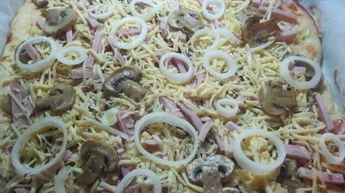 домашняя толстая пицца с грибами