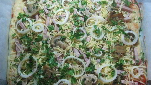 домашняя толстая пицца с грибами