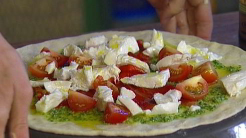 хрустящая пицца с ветчиной, помидорами и перцем