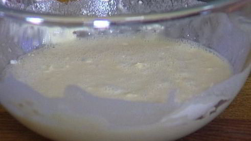 хрустящая пицца с ветчиной, помидорами и перцем