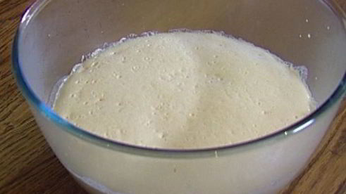 хрустящая пицца с ветчиной, помидорами и перцем