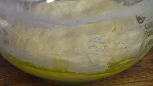 хрустящая пицца с ветчиной, помидорами и перцем