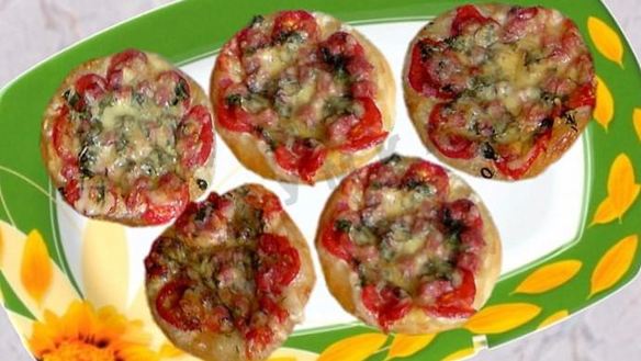 Рецепт Пиццы мини из слоеного теста