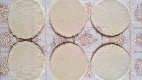 пицца мини из слоеного теста