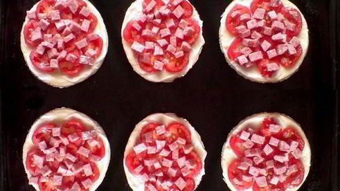 пицца мини из слоеного теста