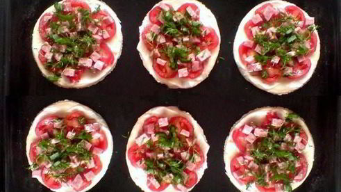 пицца мини из слоеного теста