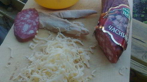 пицца на готовом дрожжевом лаваше