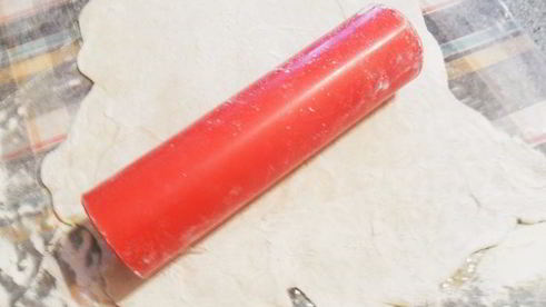 пицца на основе из тонкого теста