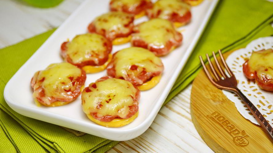 Рецепт пиццы на претцеле за 10 минут