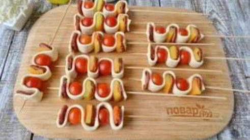 пицца на шпажках