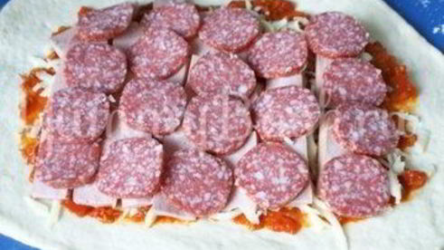 пицца-рулет стромболи