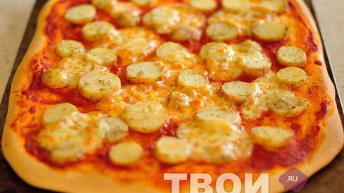 пицца с картофелем, розмарином и тимьяном