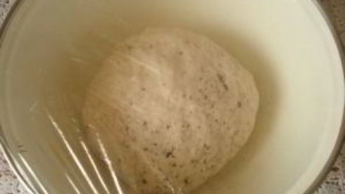 пицца с колбасой и пицца с морепродуктами