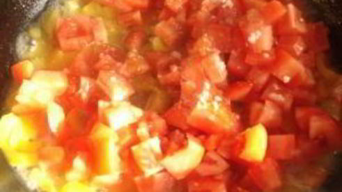 пицца с колбасой и пицца с морепродуктами