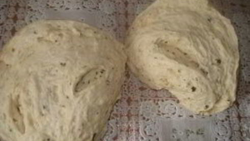 пицца с колбасой и пицца с морепродуктами