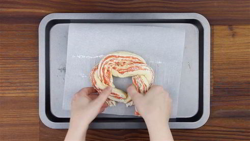 пицца с красной рыбой