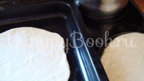 пицца с овощами и сыровяленым мясом