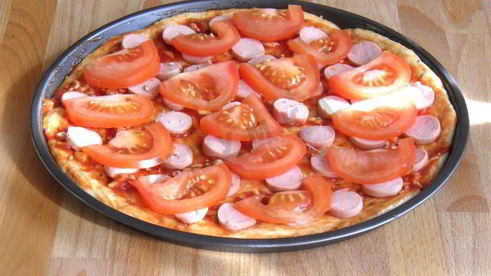 пицца с сосисками и сыром