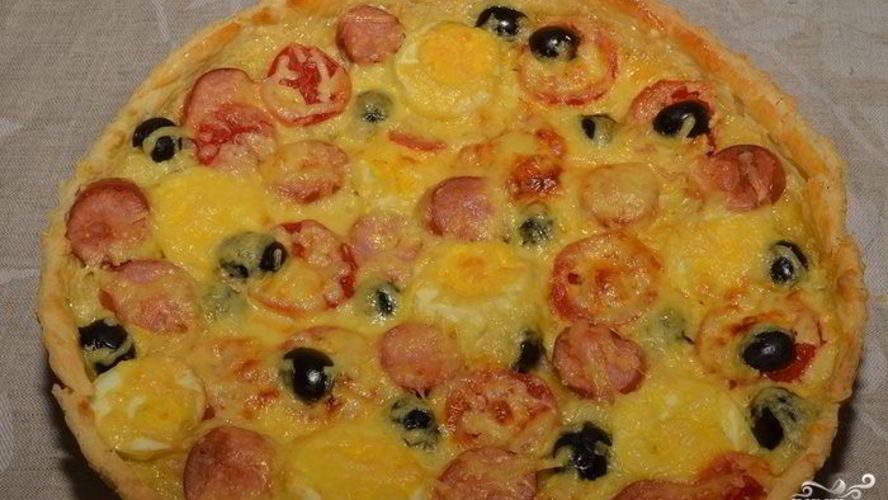 Рецепт пиццы с сосиской и помидорами