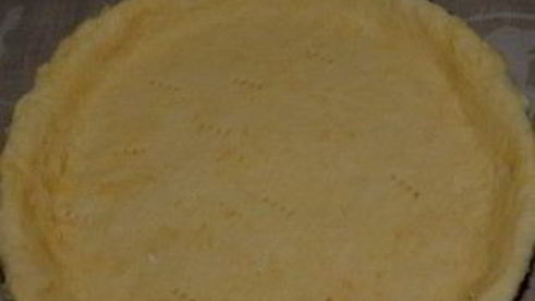 пицца с сосиской и помидорами