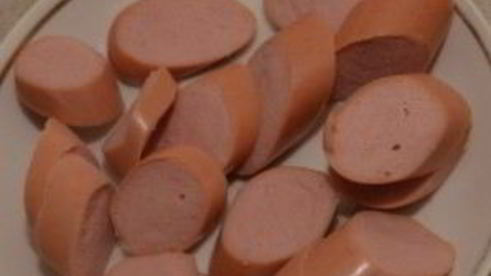 пицца с сосиской и помидорами