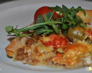 Пицца с тунцом и кальмарами