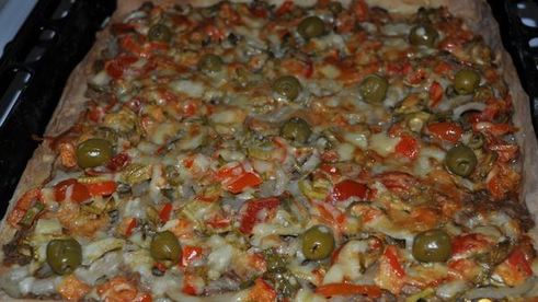 пицца с тунцом и кальмарами