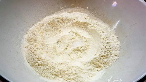 пицца с ветчиной, инжиром и козьим сыром