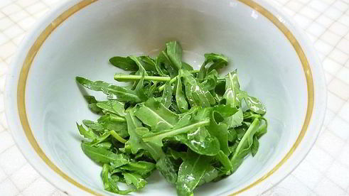 пицца с ветчиной, инжиром и козьим сыром