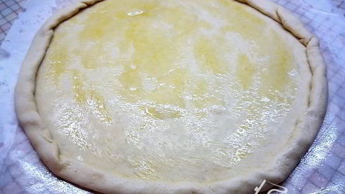 пицца с ветчиной, инжиром и козьим сыром