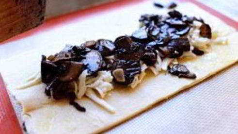 слоеная пицца с грибами