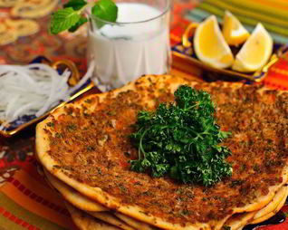 Турецкая пицца Лахмакун