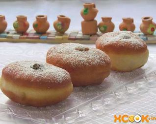 Пончики суфганиет — традиционная еврейская выпечка на Хануку