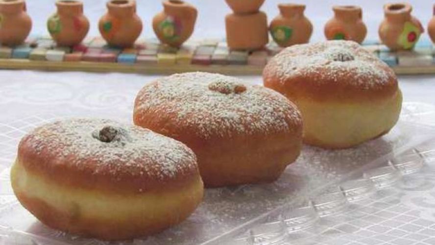 Рецепт пончиков суфганиет — традиционной еврейской выпечки на хануку