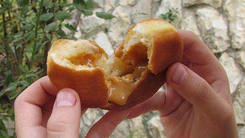 пончики суфганиет — традиционная еврейская выпечка на хануку