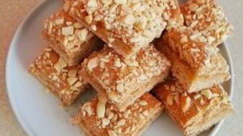 коврижка медовая с орехами