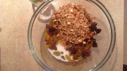 постная коврижка с миндалем, изюмом и черносливом