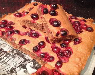 Постная шоколадная коврижка с клюквой