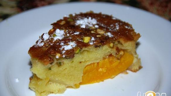 Рецепт Фисташковой шарлотки с персиками