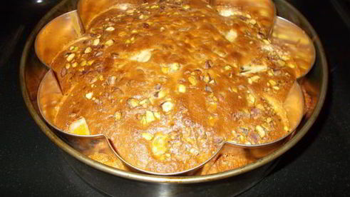 фисташковая шарлотка с персиками