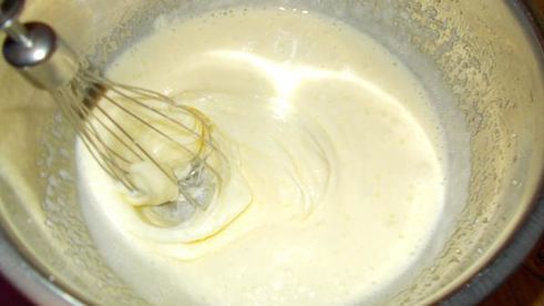 фисташковая шарлотка с персиками