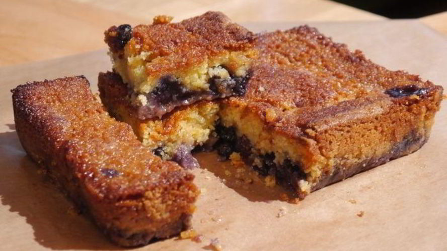 Рецепт лимонной шарлотки с голубикой