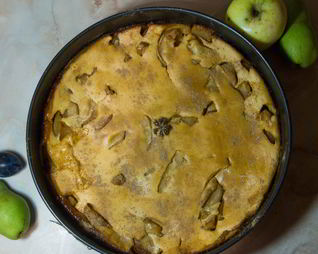 Медовая шарлотка с яблоками