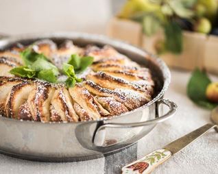 Нежная творожная шарлотка с яблоками