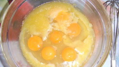 очень вкусная шарлотка