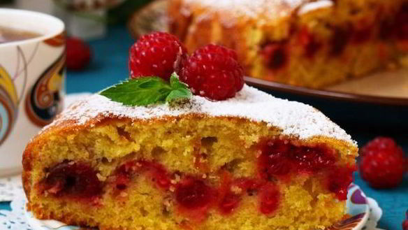 Рецепт Пышной яблочной шарлотки с малиной