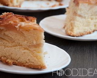 Шарлотка на кефире в мультиварке