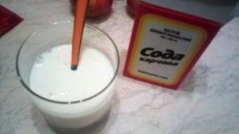 шарлотка на ряженке с яблоками