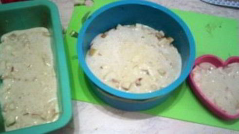 шарлотка на ряженке с яблоками