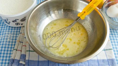 шарлотка на сковороде с яблоками